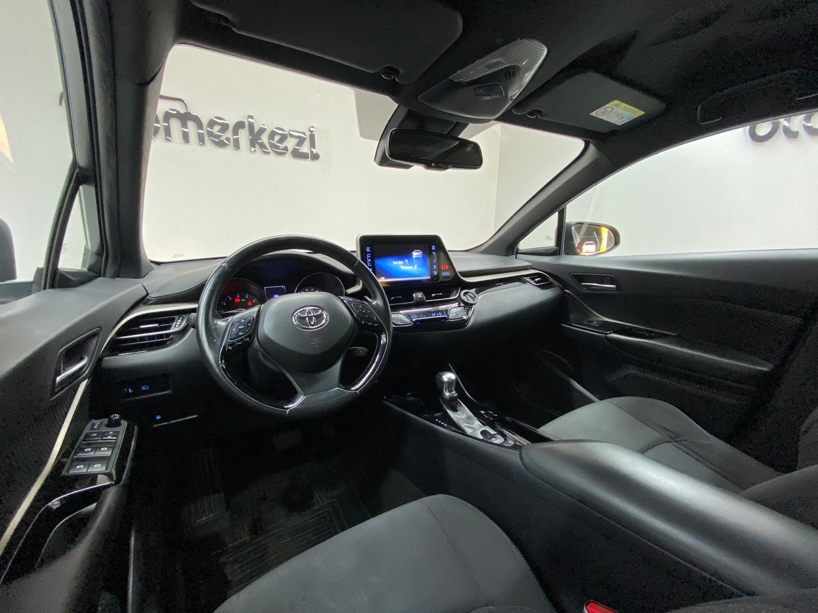 TOYOTA C-HR 23